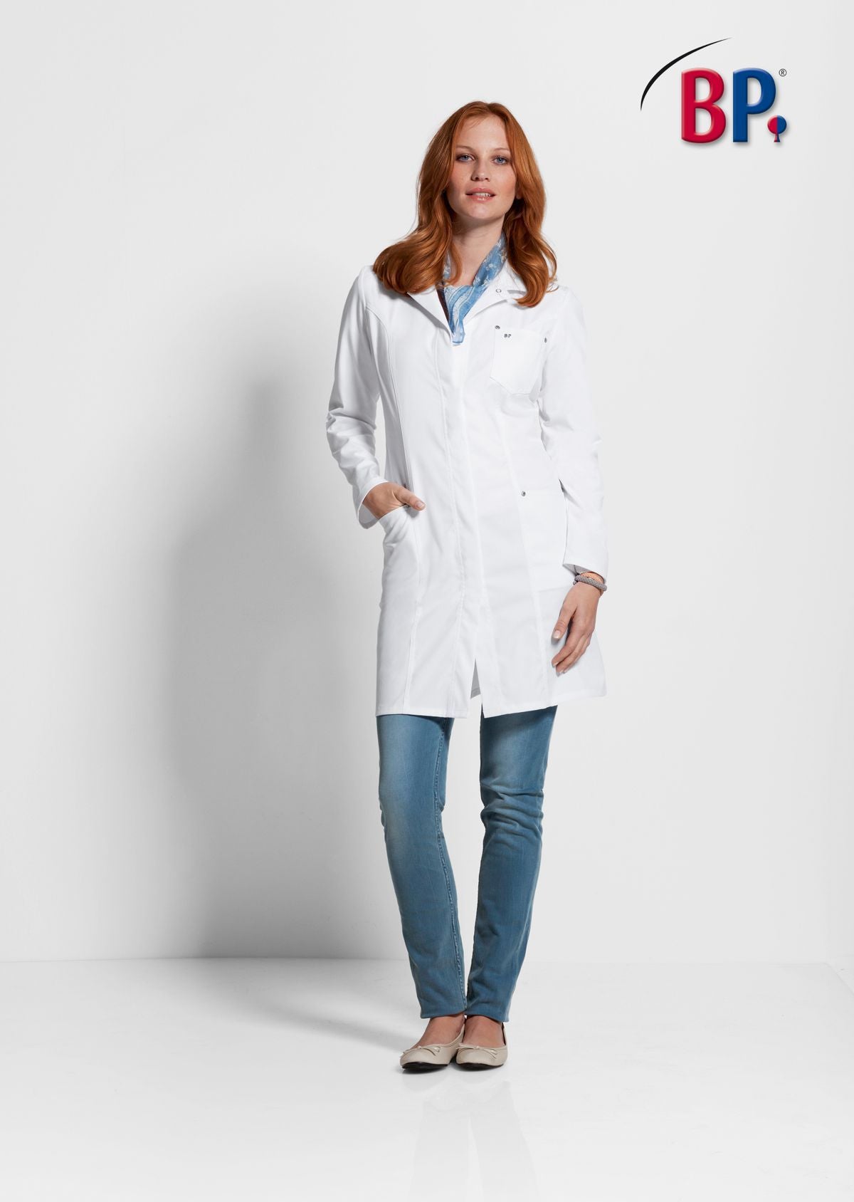 BP lange stretch damesjas met liggende kraag, drukknoopsluiting en elastische stof voor professioneel gebruik