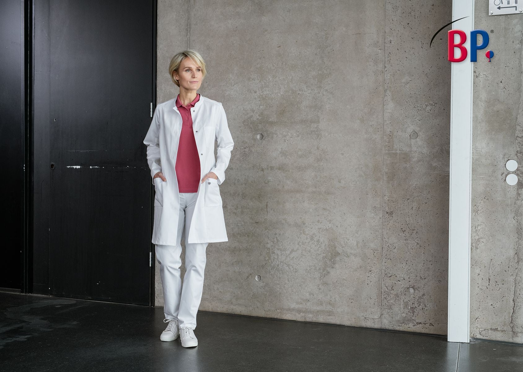 BP katoenen zorgjas voor dames van 100% katoen met opstaande kraag en drukknoopsluiting voor zorgprofessionals