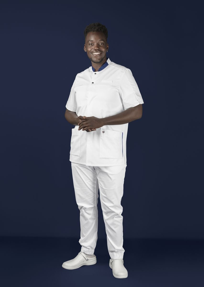 BP heren zorgtuniek met regular fit, drukknoopsluiting en smartphonezak in wit met kleuraccenten