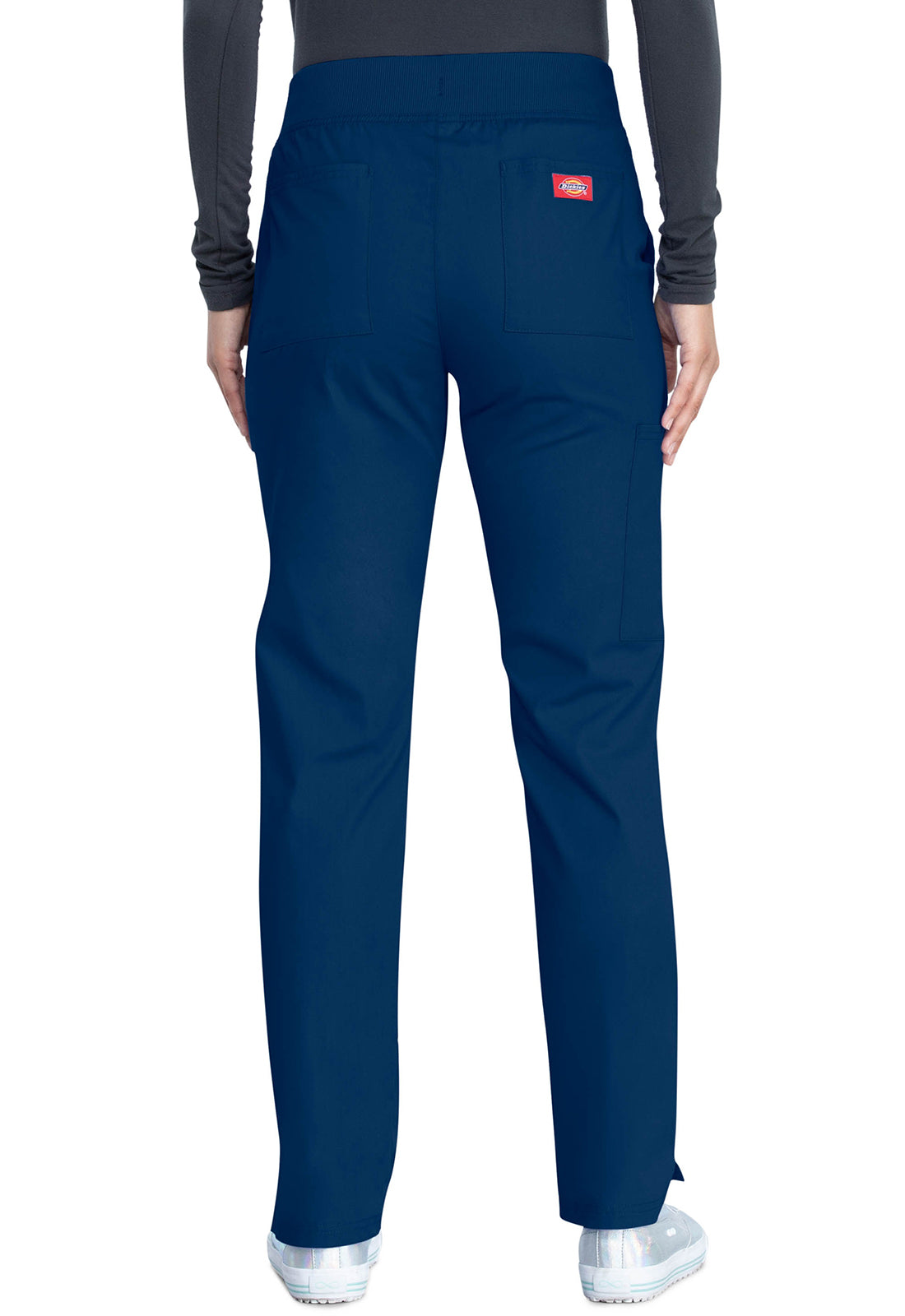 Pull-on broek met middelhoge taille en taps toelopende pijpen met elastische tailleband en cargozakken