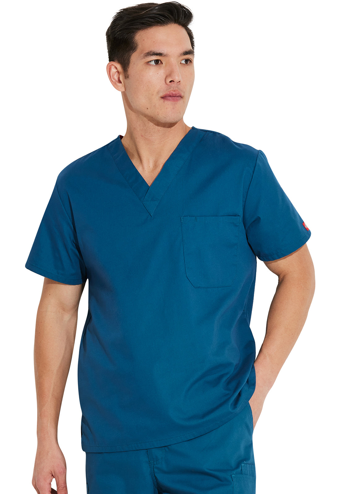 Unisex top met V-hals die in de broek gedragen kan worden met borstzak en zijsplitten
