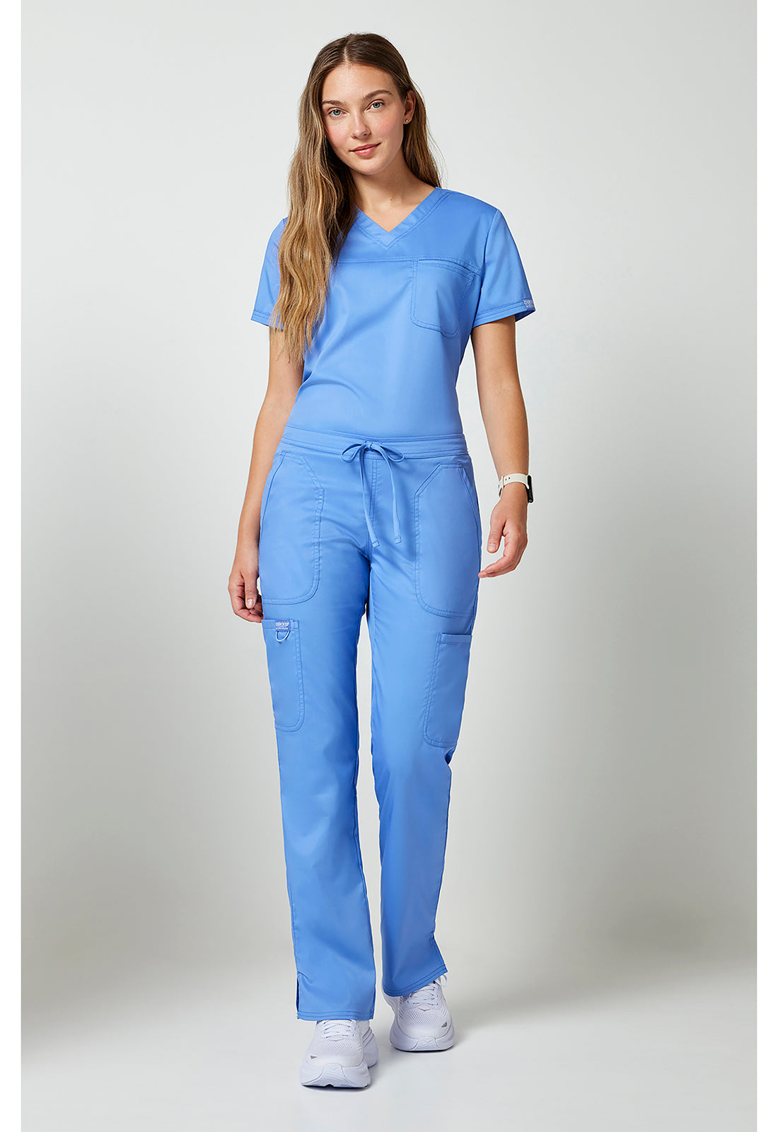 Mid-rise jeans met gematigde uitlopende pijpen en trekkoord met cargozakken en 2-way stretch WWE120